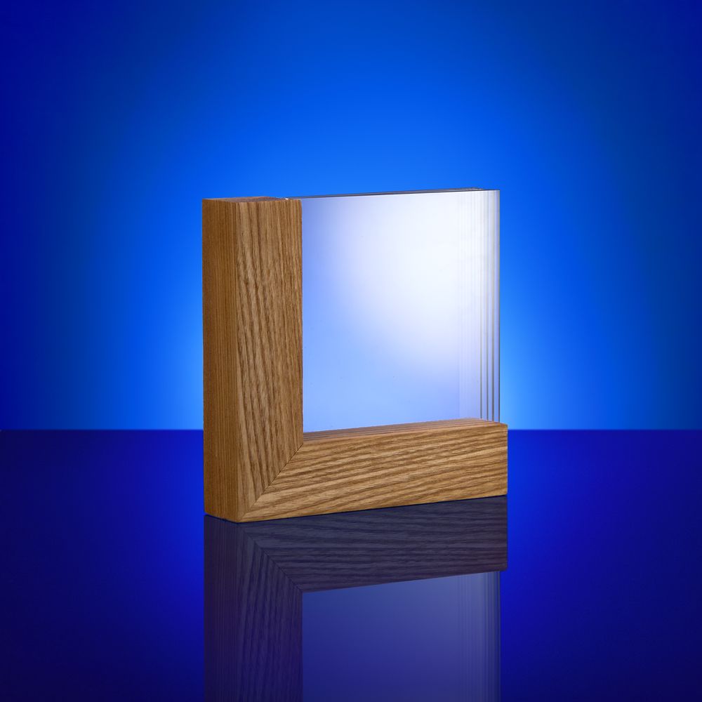 Стела Woodlyn — пример нанесения логотипа (сделано в России) | Print Logo