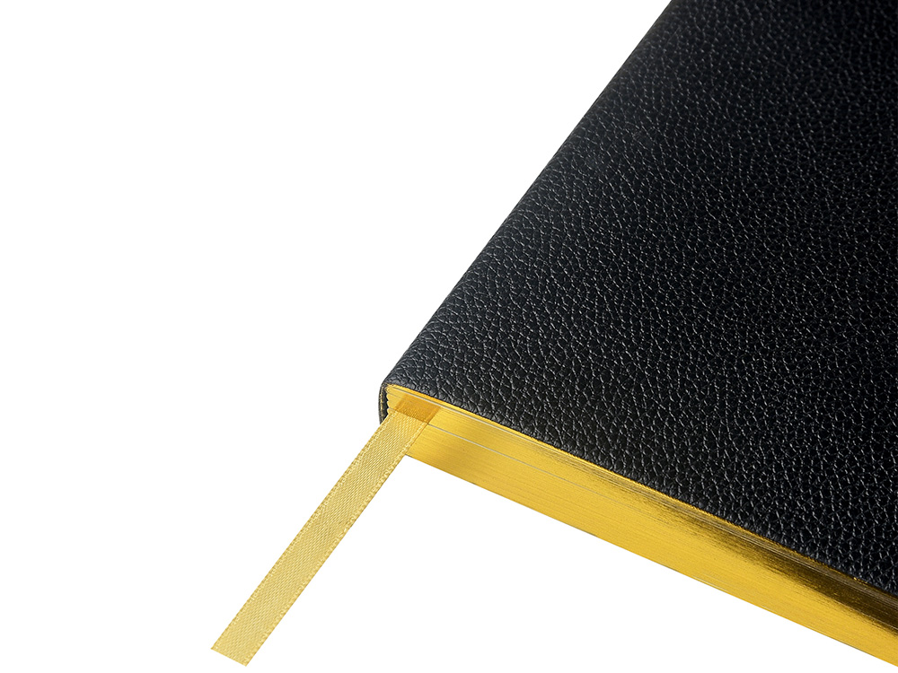 Ежедневник недатированный А5 Black с нашивкой, черный