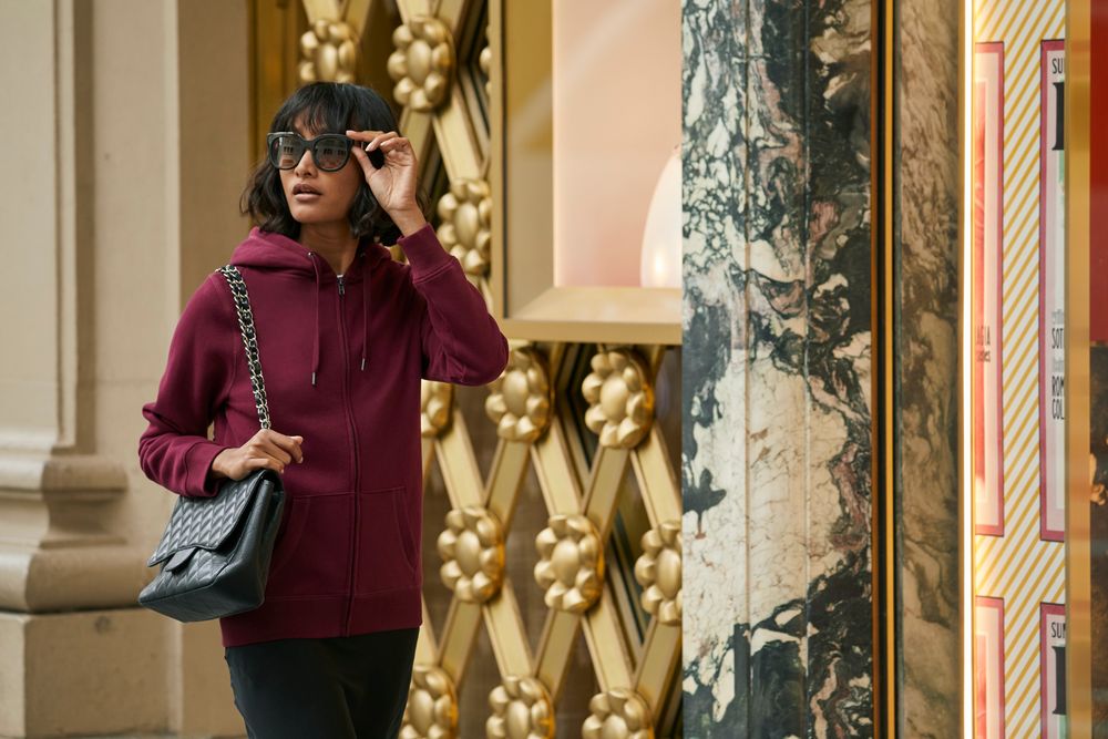 Толстовка на молнии с капюшоном женская Queen фото на сайте Print Logo.