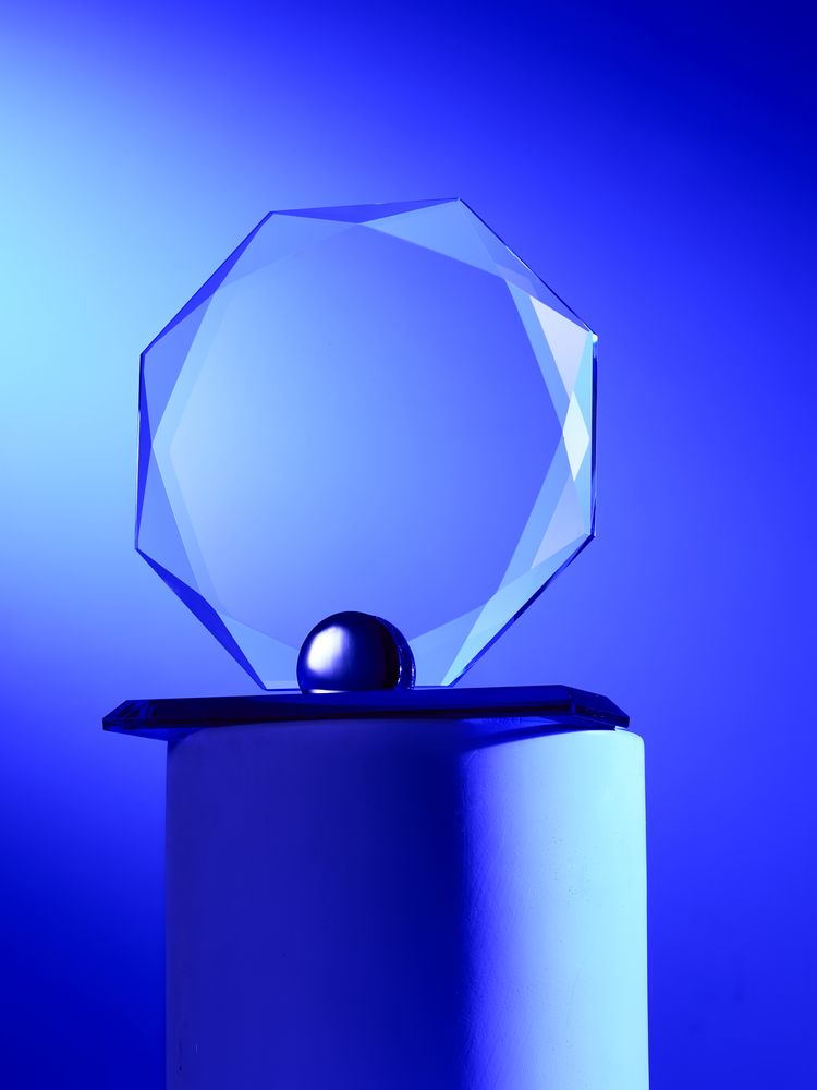 Стела Logrado и подарки фото на сайте Print logo.