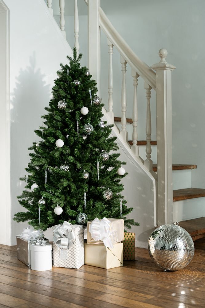 Искусственная ель пристенная Fuzzy Half