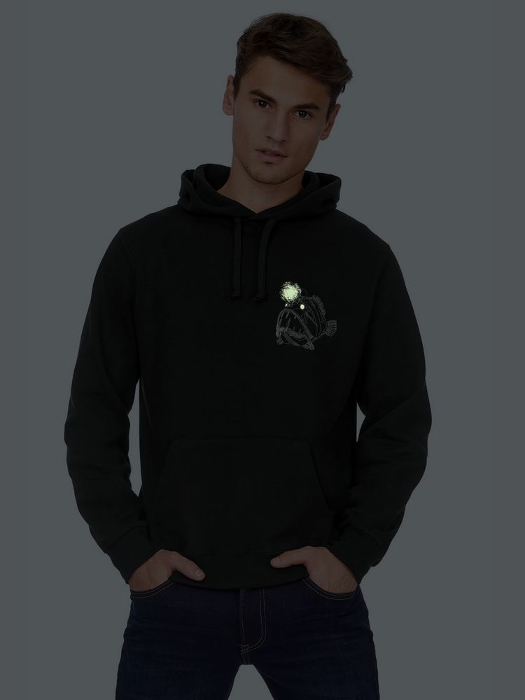 Худи «Морской черт» со светящимся принтом — пример нанесения логотипа (Ловец слов) | Print Logo