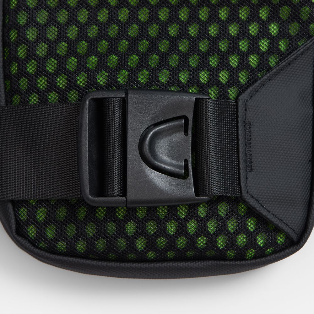 Спортивная кросс-боди сумка UrbanHike фото на сайте  Print Logo.