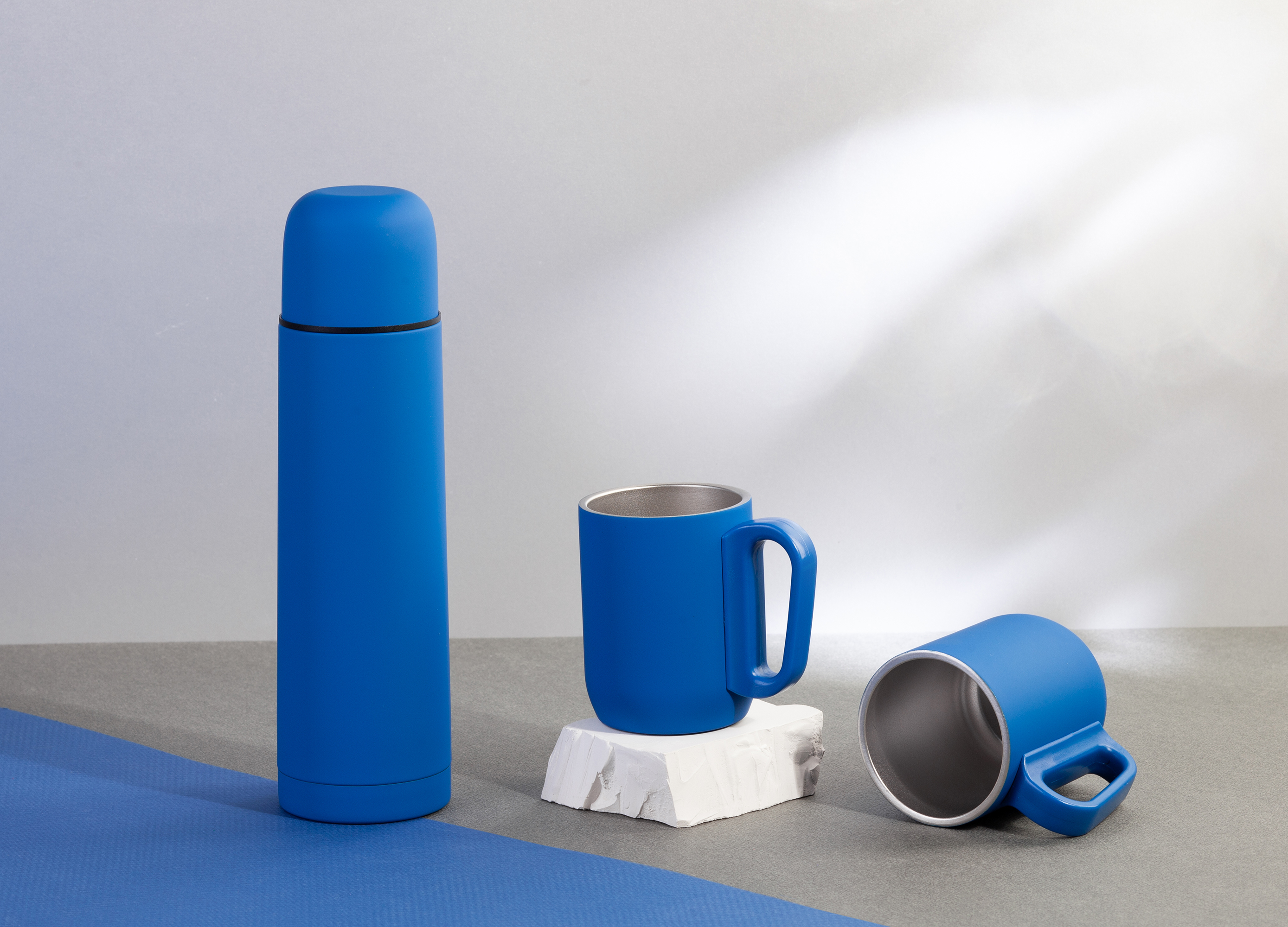 Набор "Гейзер" (термос, 2 кружки), покрытие soft touch, серый