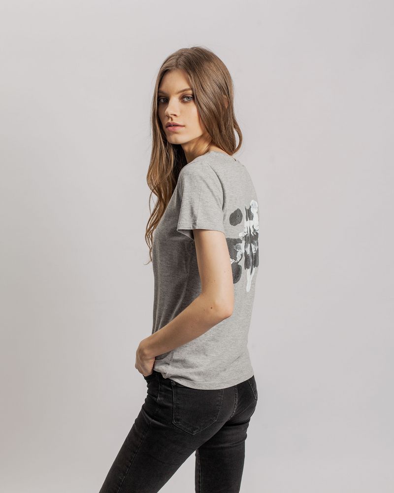 Футболка женская «Подсознательность» — пример нанесения логотипа (Принтэссенция) | Print Logo