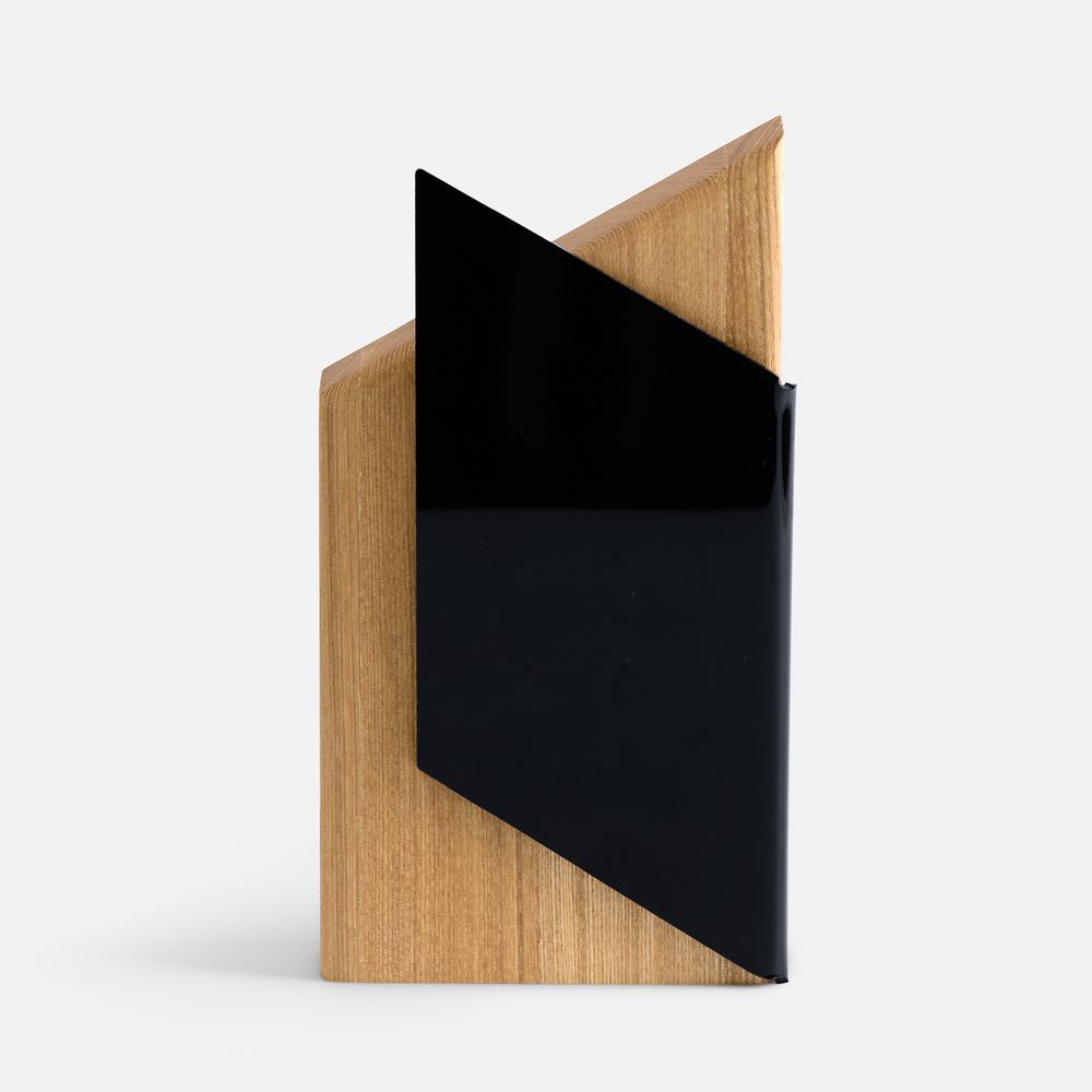 Стела Majestas — пример нанесения логотипа (сделано в России) | Print Logo