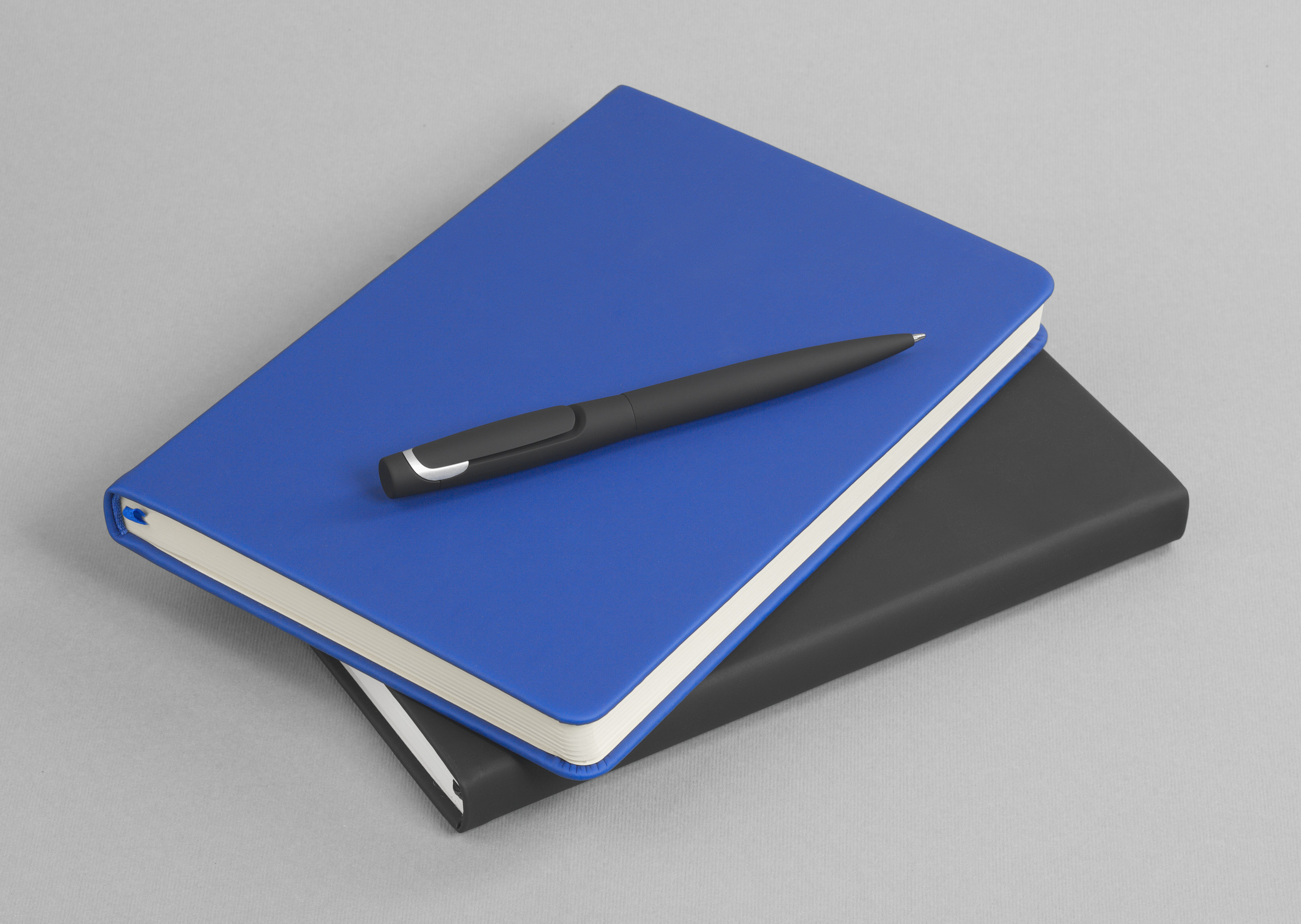 Ручка шариковая "Saturn" покрытие soft touch, темно-синий с серебристым