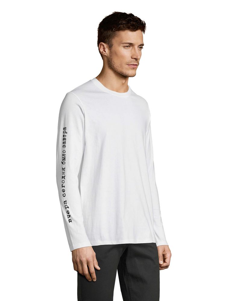 Футболка с длинным рукавом «Сегодня завтра» — пример нанесения логотипа (Ловец слов) | Print Logo