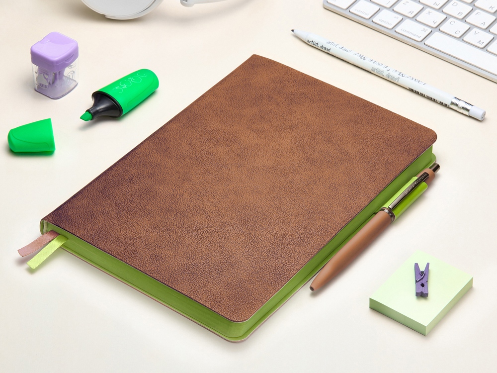 Ежедневник А5 датированный Boston 2027, коричневый с салатовым обрезом