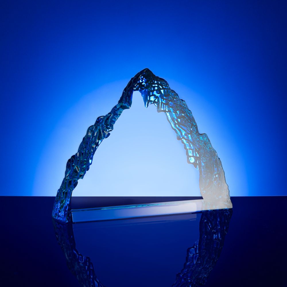 Стела Alpeak — пример нанесения логотипа () | Print Logo