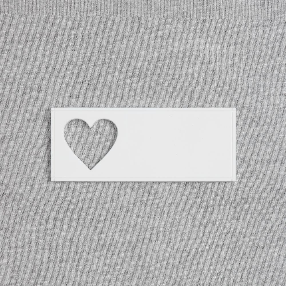 Лейбл из ПВХ с вырубкой «Сердце» и подарки фото на сайте Print logo.