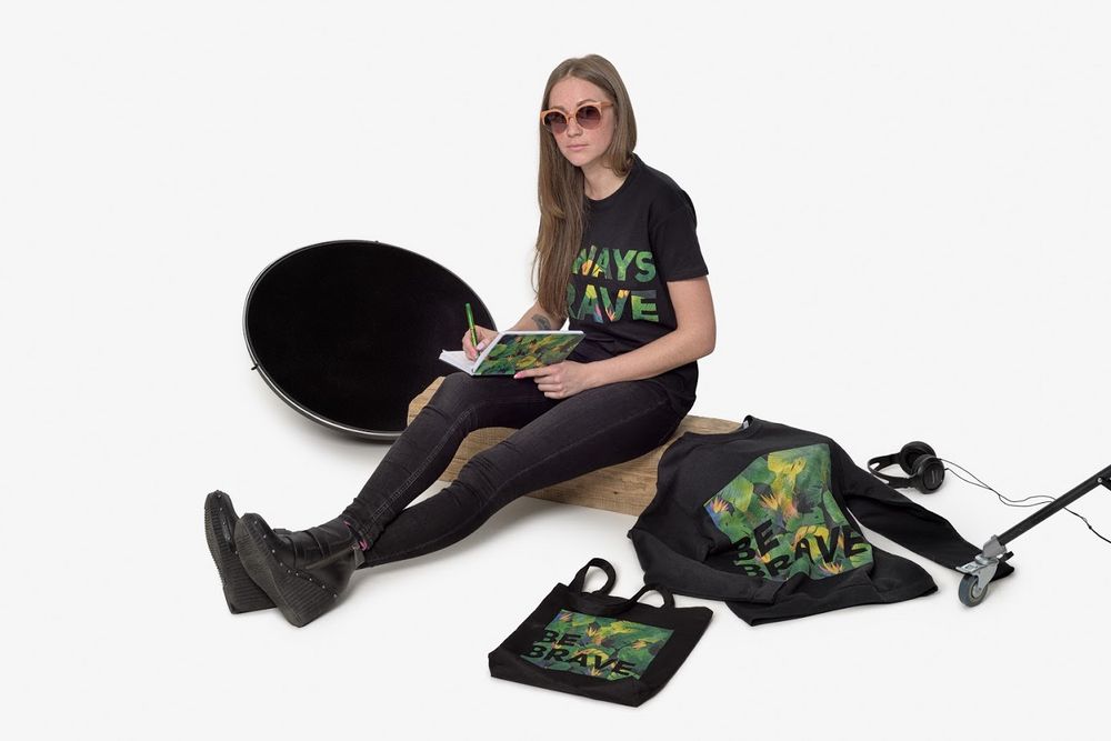 Футболка «Будь храбрым!» — пример нанесения логотипа (Принтэссенция) | Print Logo