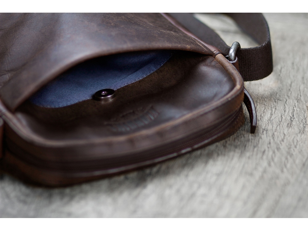 Сумка через плечо KLONDIKE DIGGER Jake, натуральная кожа в темно-коричневом цвете, 26 x 22 x 7 см