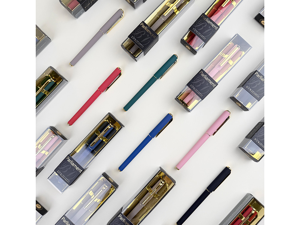 Ручка пластиковая шариковая Parliament, 0,7 мм, синие чернила, красный/золотистый