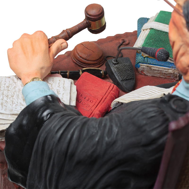 Скульптура "Судья" — пример нанесения логотипа () | Print Logo