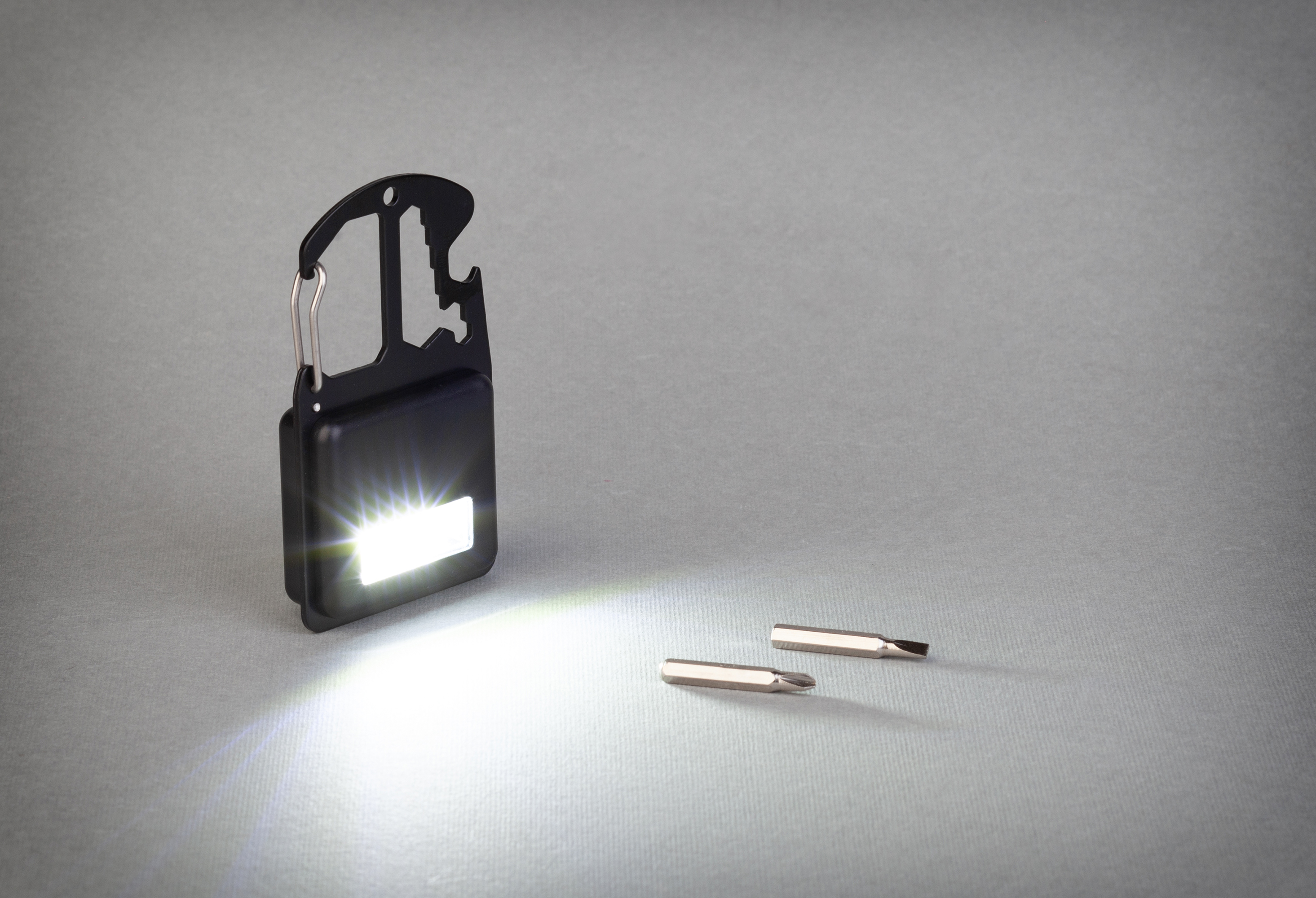 Брелок-мультитул-фонарь "Multy", черный