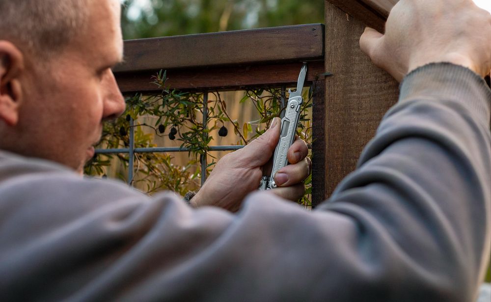 Мультитул Free P4 — пример нанесения логотипа (Leatherman) | Print Logo