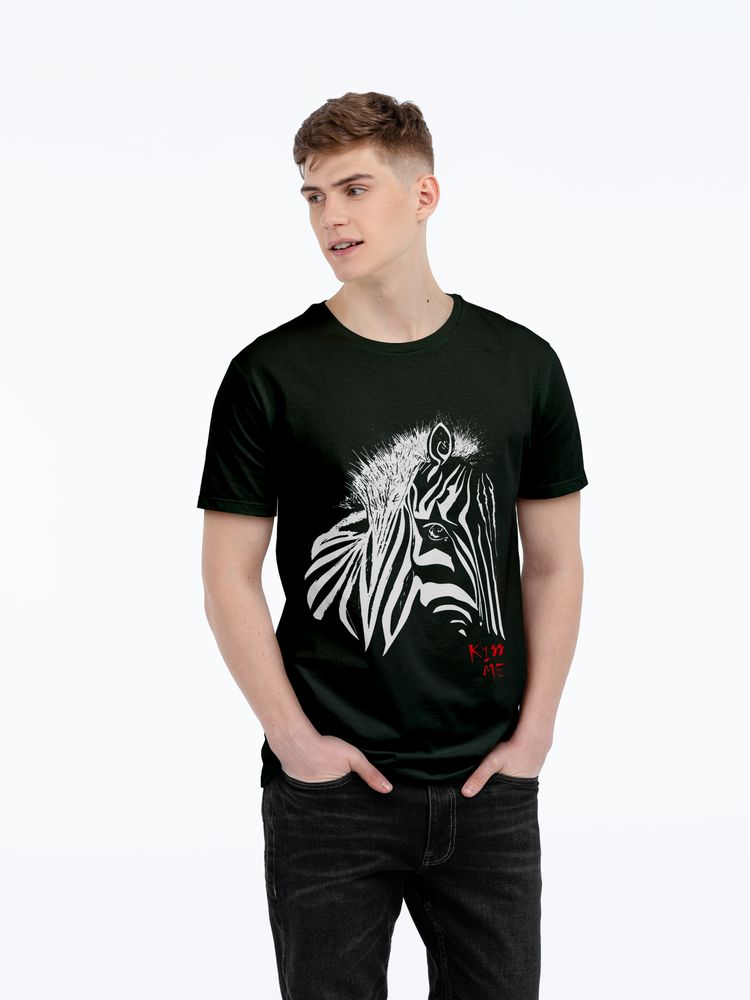 Футболка мужская «Арт-рокстар. Kiss Me» с логотипом Принтэссенция | Print Logo