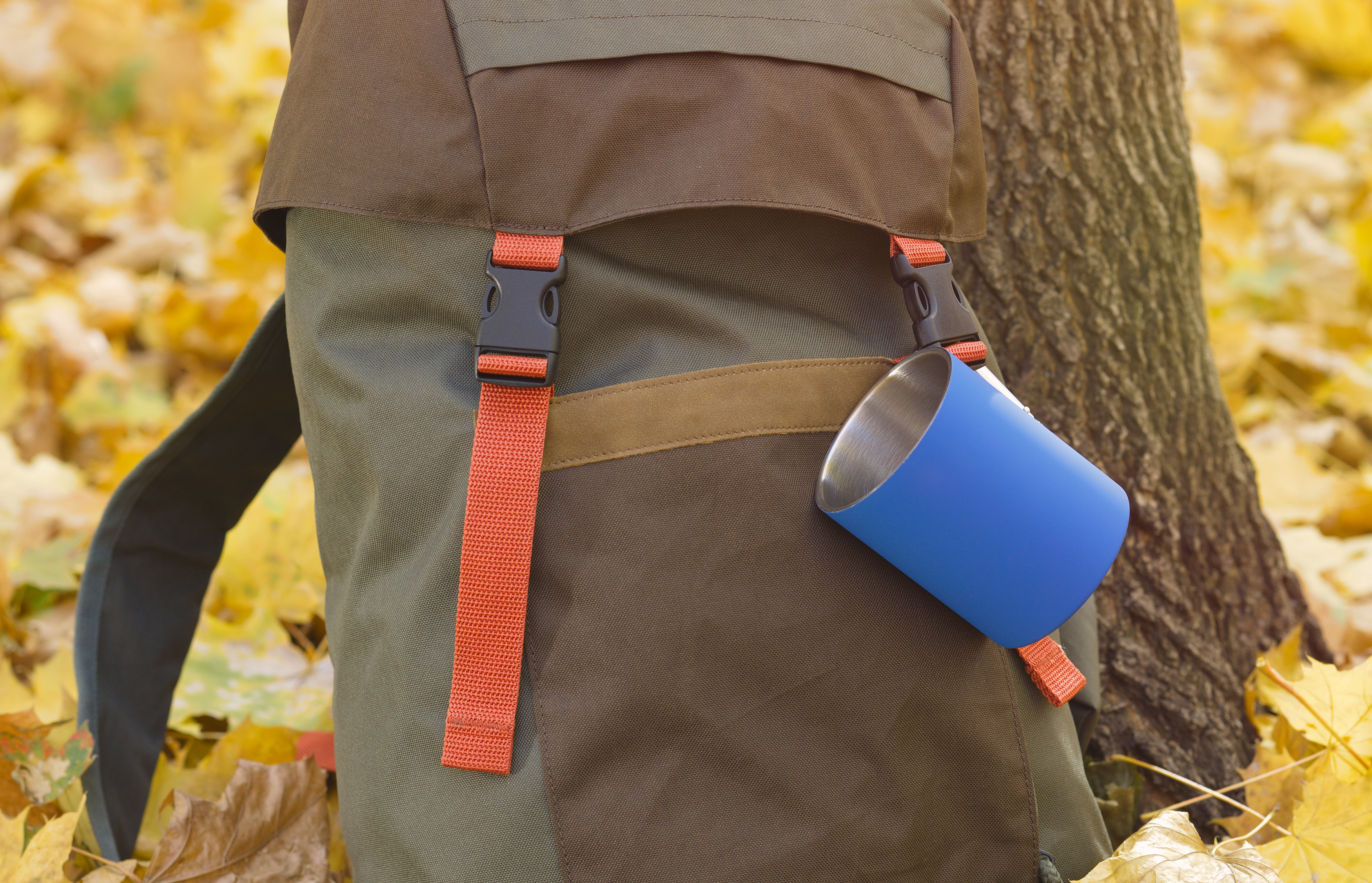 Кружка с карабином "Юта" 300 мл, покрытие soft touch, черный