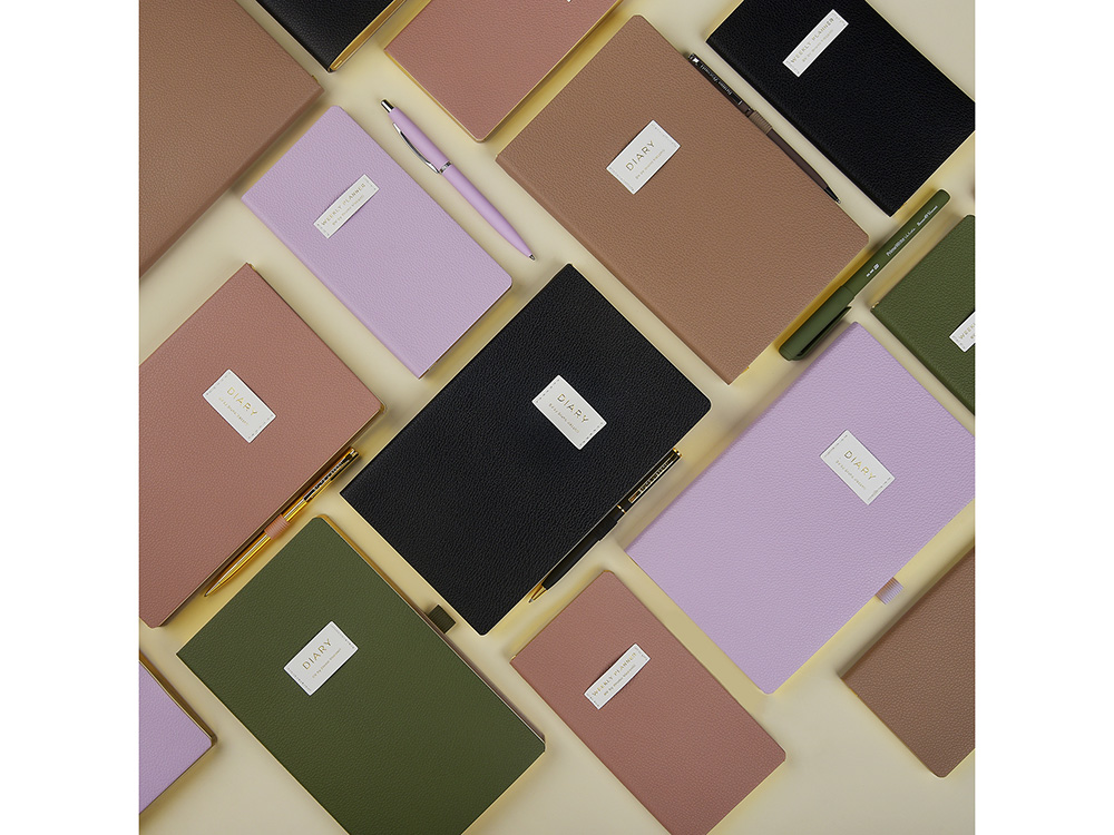 Еженедельник недатированный А6 Zefirс нашивкой, сиреневый