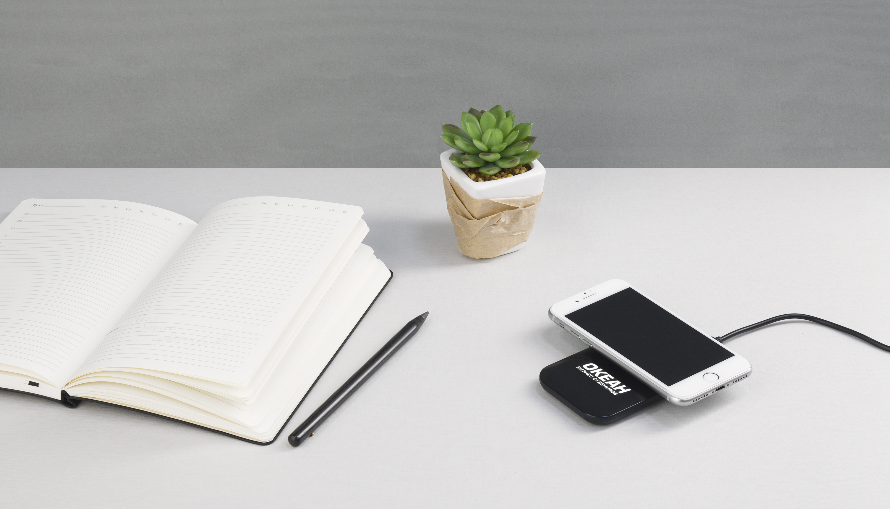 Настольное беспроводное зарядное устройство "Moonlight" c подсветкой логотипа, черный