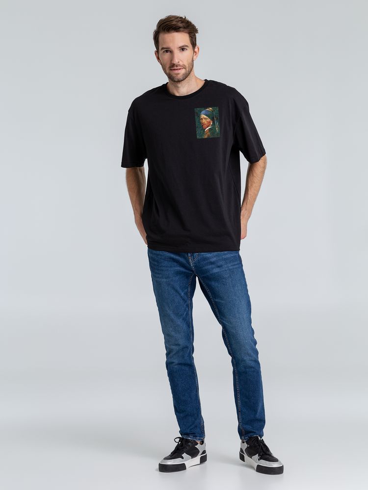 Футболка оверсайз «Мужчина с жемчужной сережкой» — пример нанесения логотипа (Соль) | Print Logo