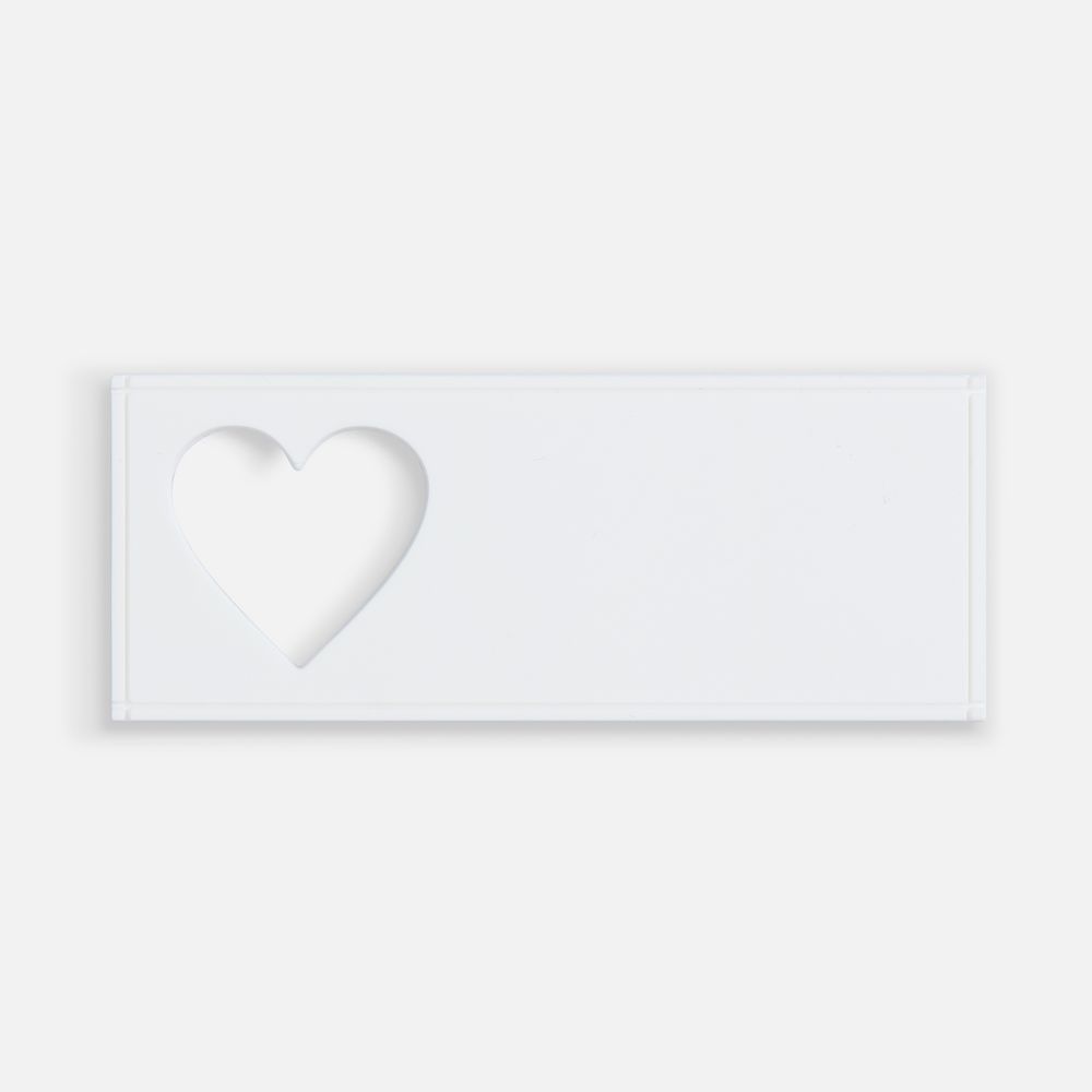 Лейбл из ПВХ с вырубкой «Сердце» с логотипом сделано в России | Print Logo