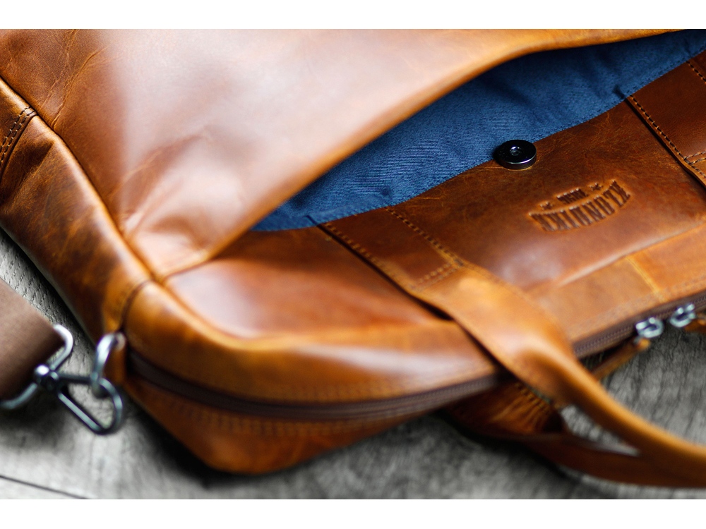 Сумка KLONDIKE DIGGER Mavis, натуральная кожа цвета коньяк, 32 x 40 x 8 см