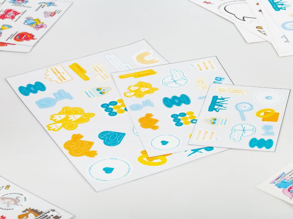 Наклейки UV-DTF Sticker Pack на заказ — пример нанесения логотипа (сделано в России) | Print Logo