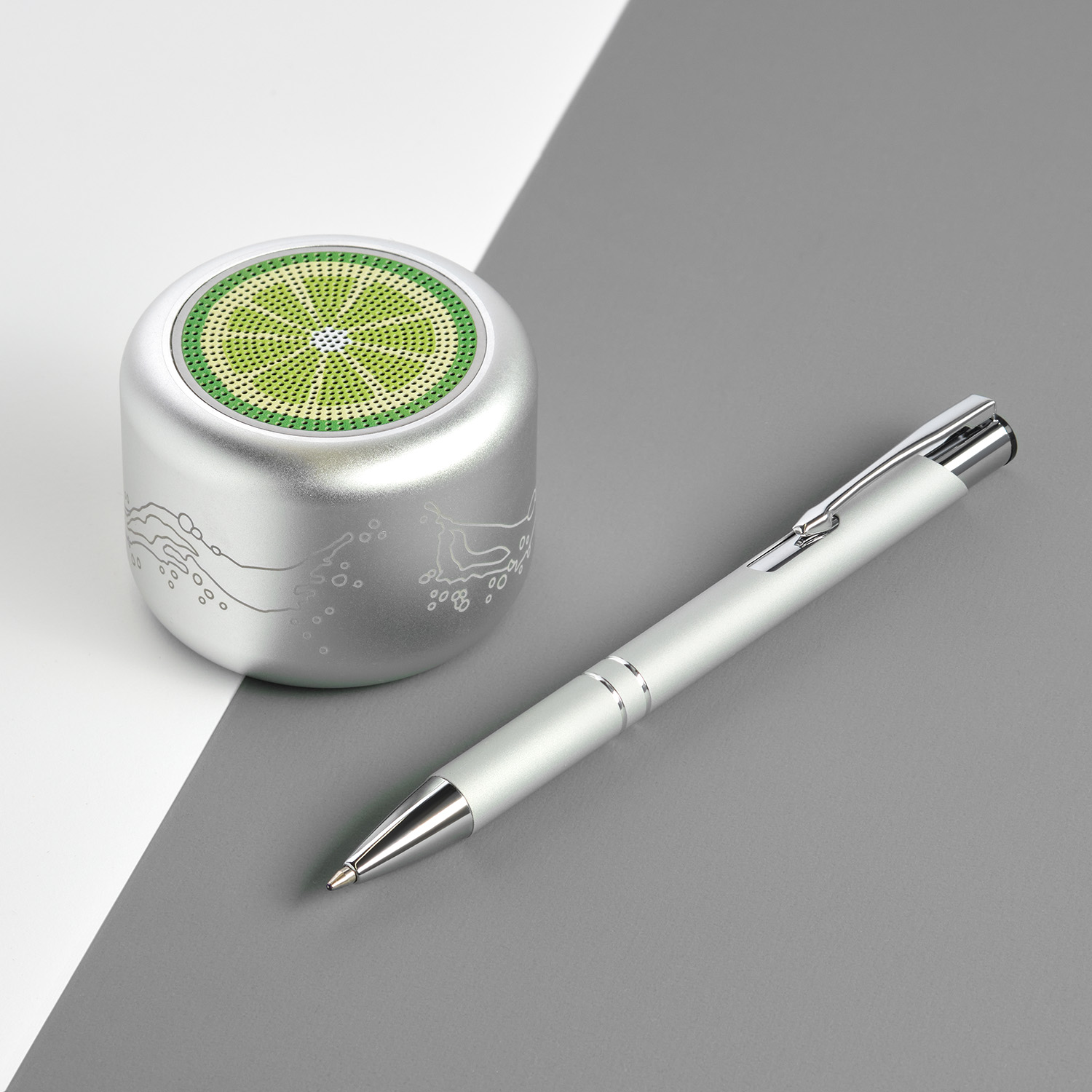 Беспроводная колонка Passion 80dB 600 mAh (Bluetooth 5.0), серебряная