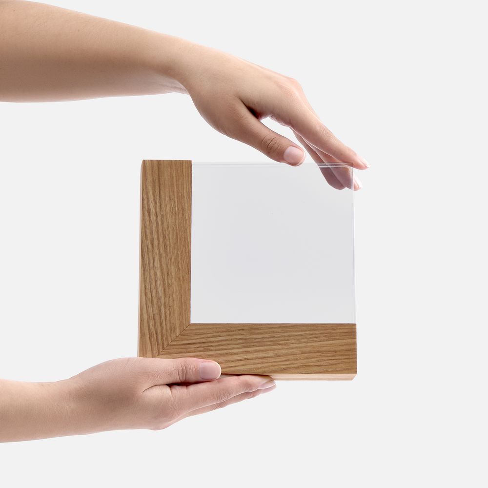 Стела Woodlyn — пример нанесения логотипа (сделано в России) | Print Logo