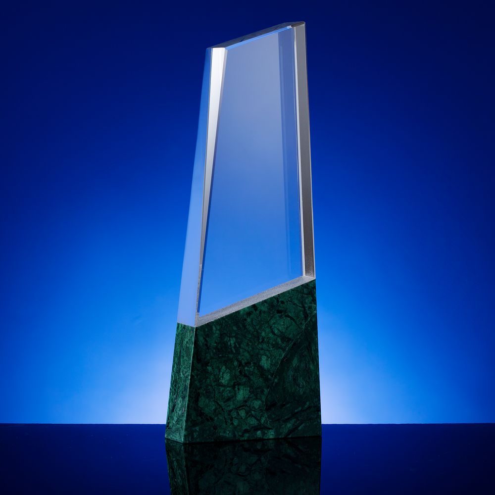 Стела Worldfirst — пример нанесения логотипа () | Print Logo