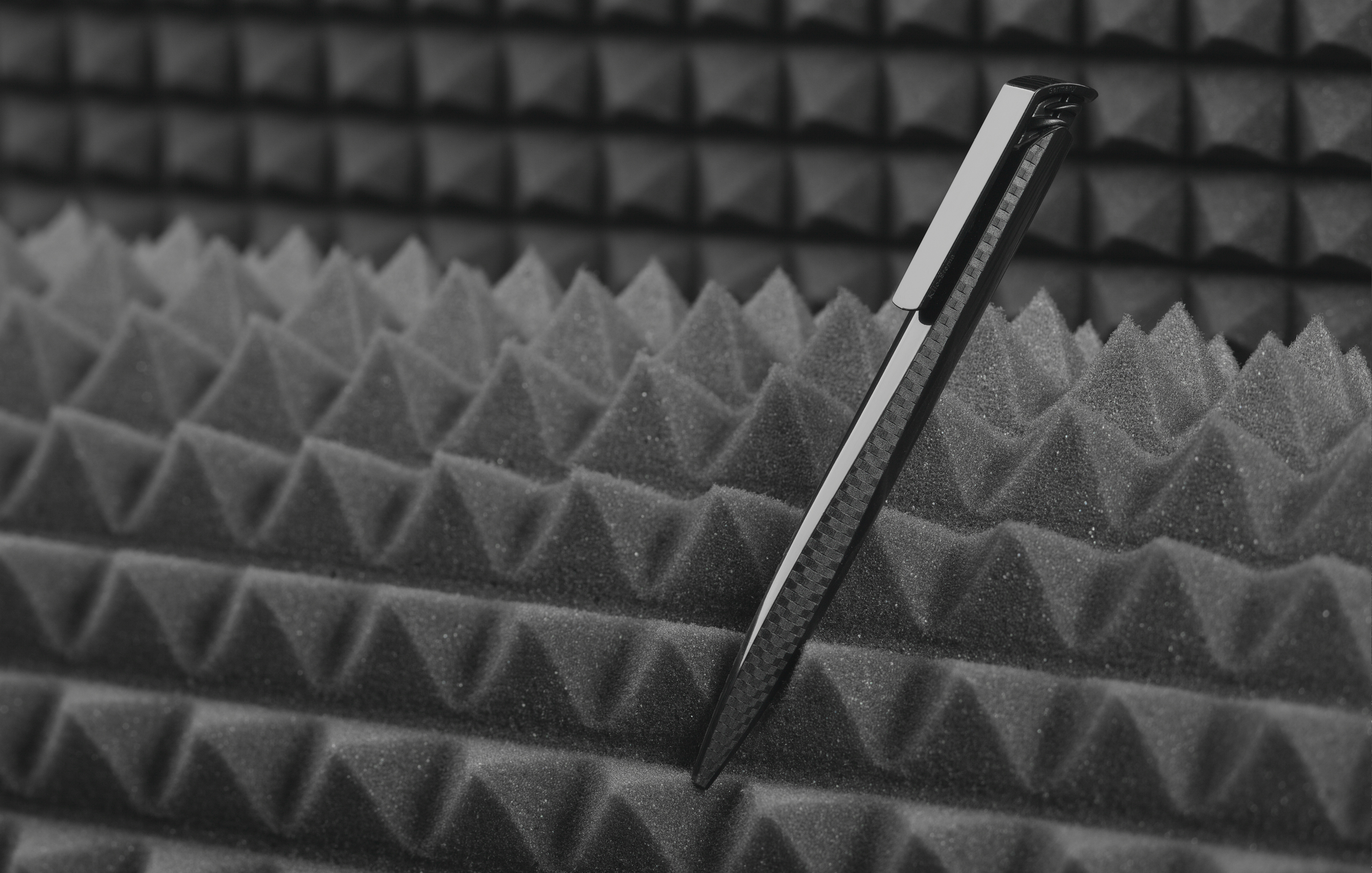 Ручка шариковая TRIAS CARBON, белый