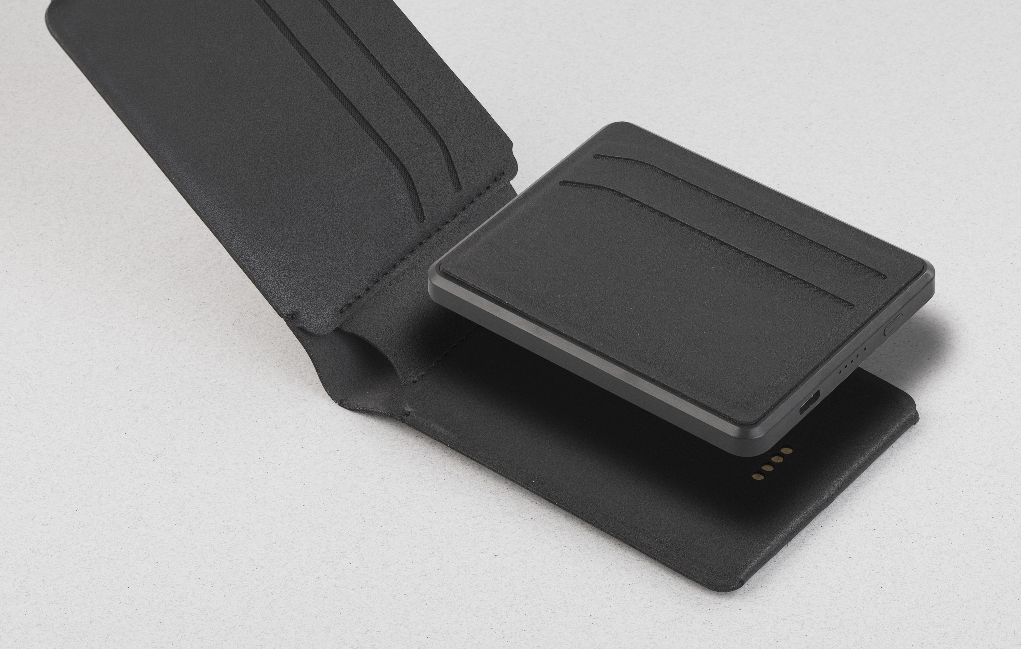 Портмоне со cъёмным (на магните) беспроводным зарядным устройством 3000 mAh, черный