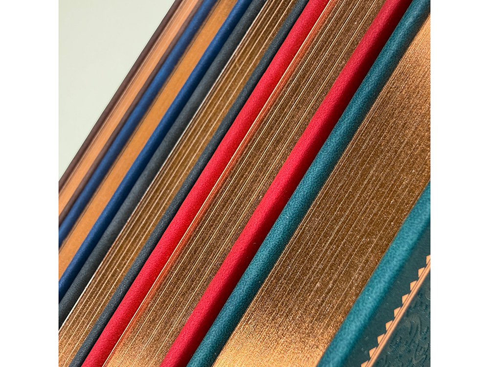 Ежедневник недатированный А4 Royal, синий с бронзовым срезом