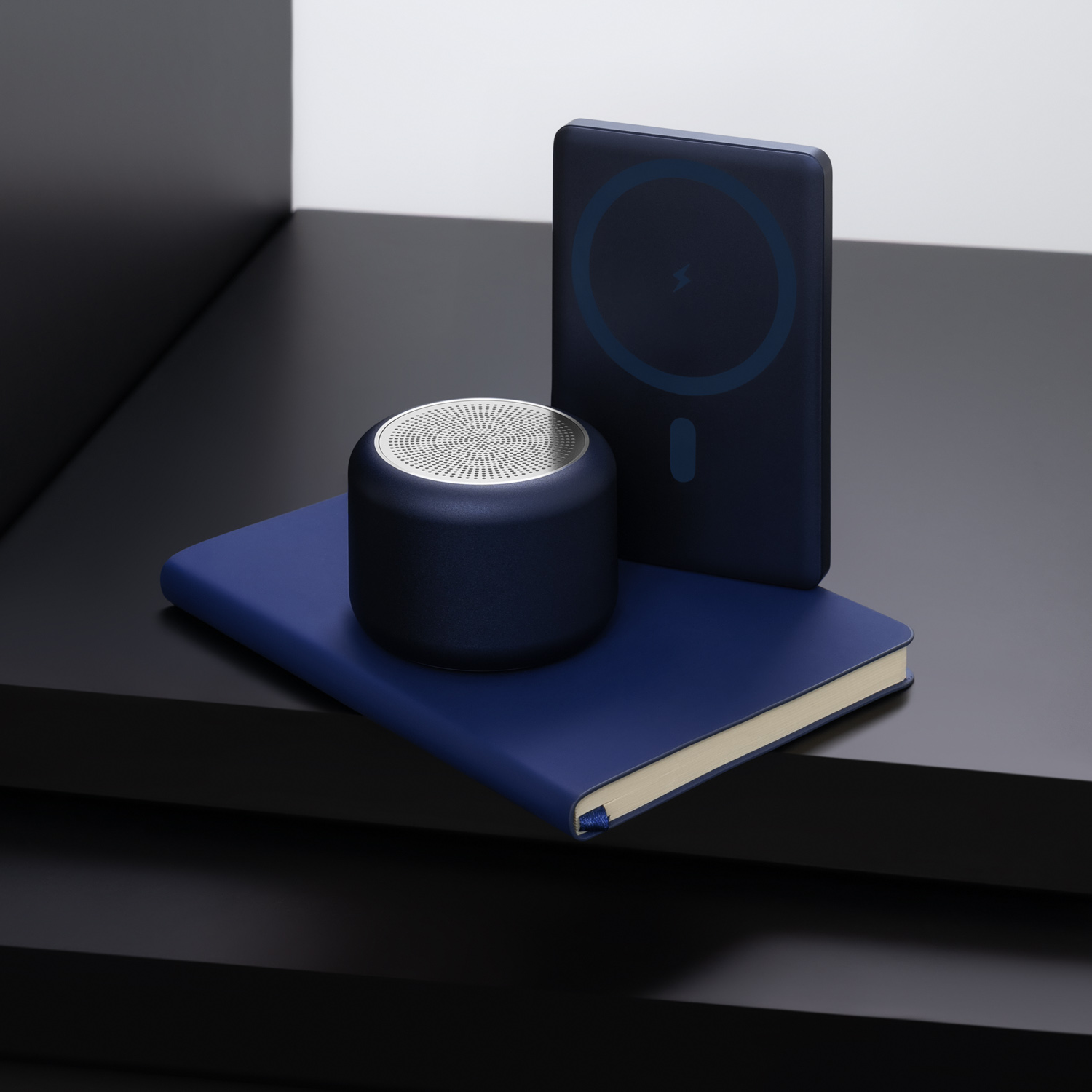 Внешний аккумулятор Атлантис (Atlantis) PD 5000mAh с функцией беспроводной зарядки 15W, синий