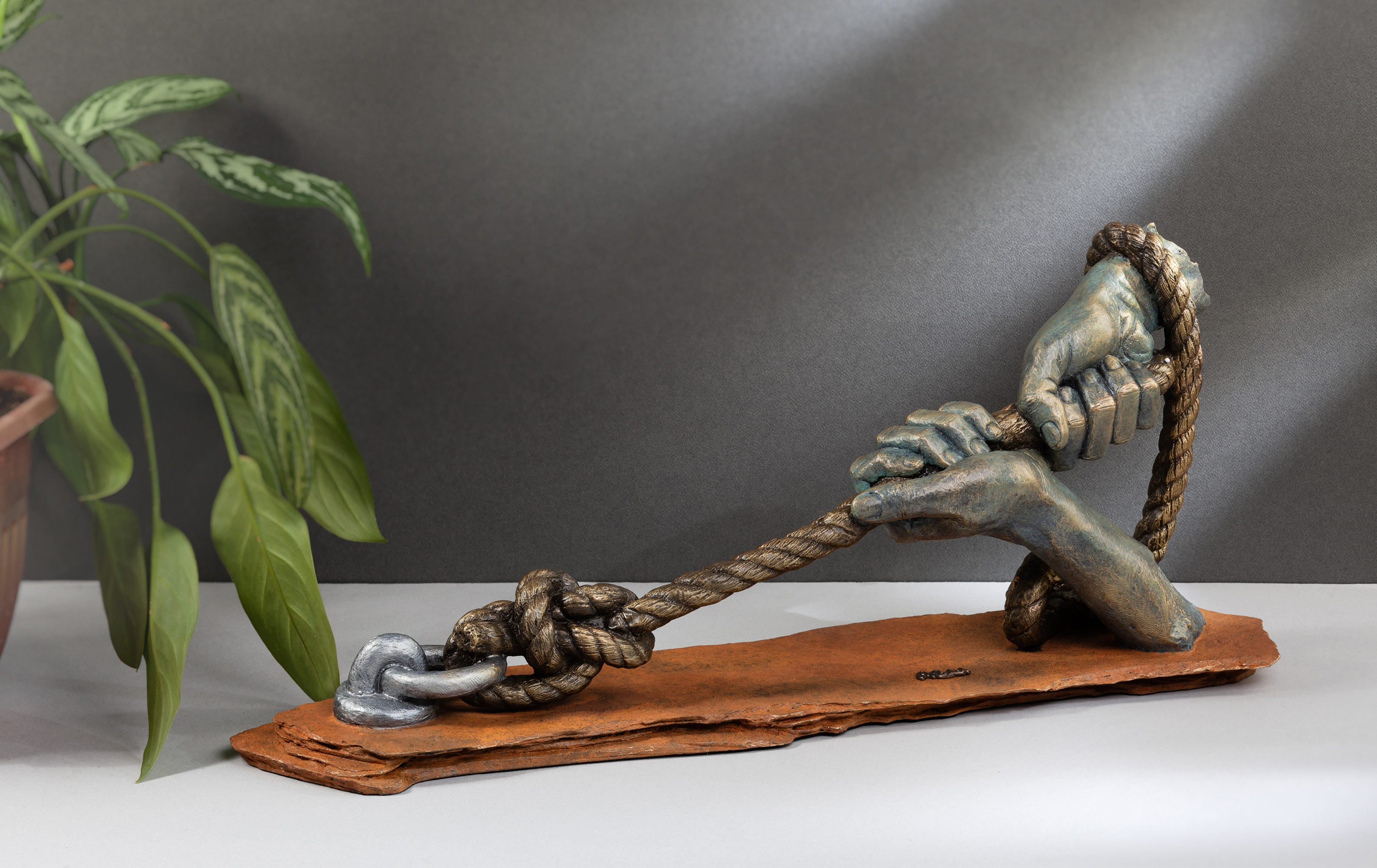 Скульптура "Усилие", бронзовый