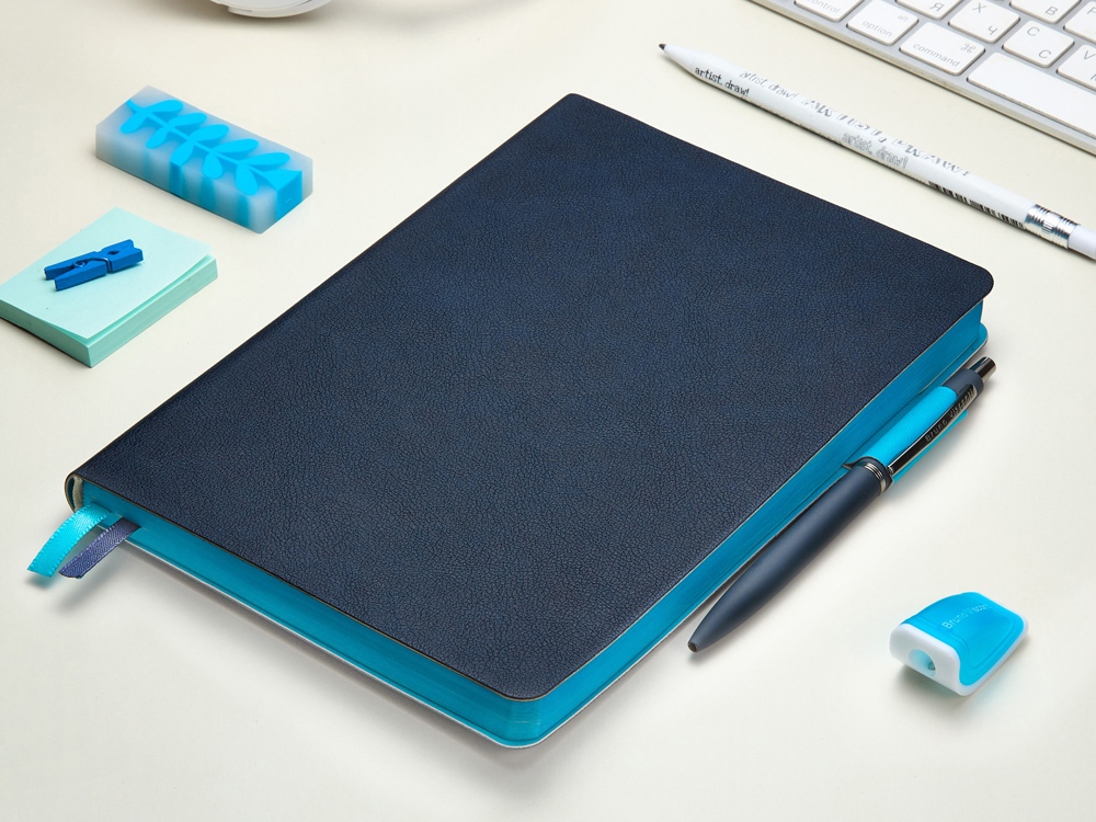 Ежедневник А5 датированный Boston 2026, темно-синий с голубым обрезом