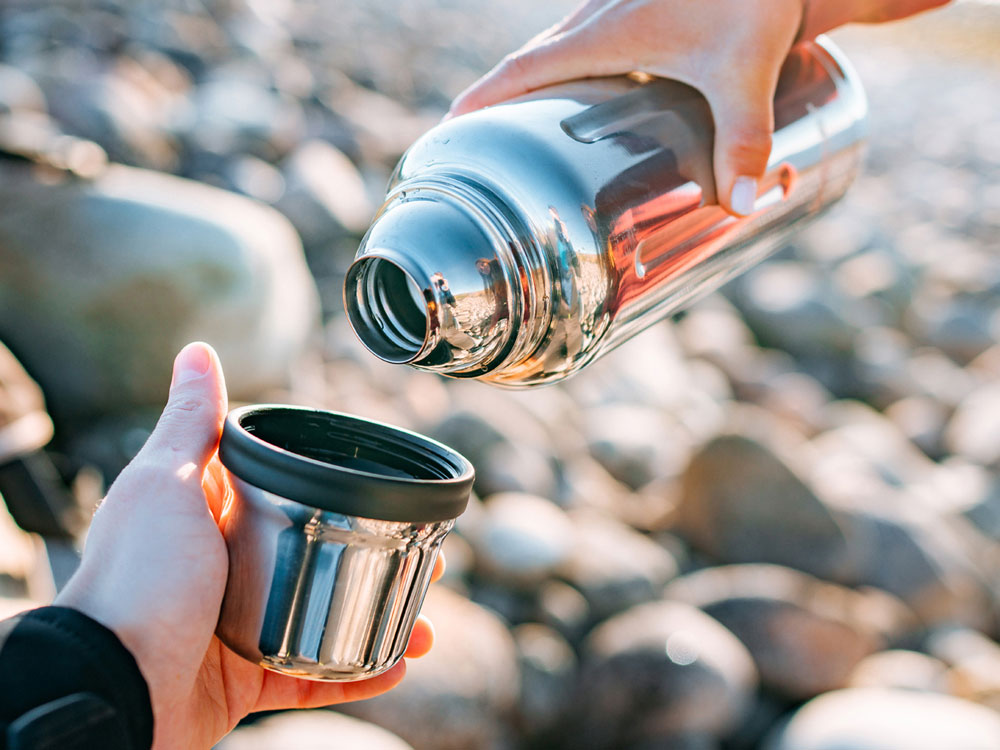 Термос для напитков, вакуумный, бытовой, тм bobber. Объем 1 литр. Артикул Flask-1000 Glossy