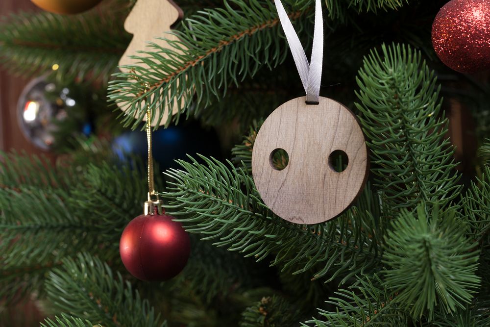 Деревянная подвеска Carving — пример нанесения логотипа () | Print Logo