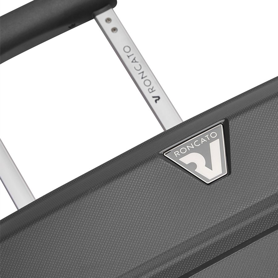 Чемодан Butterfly L