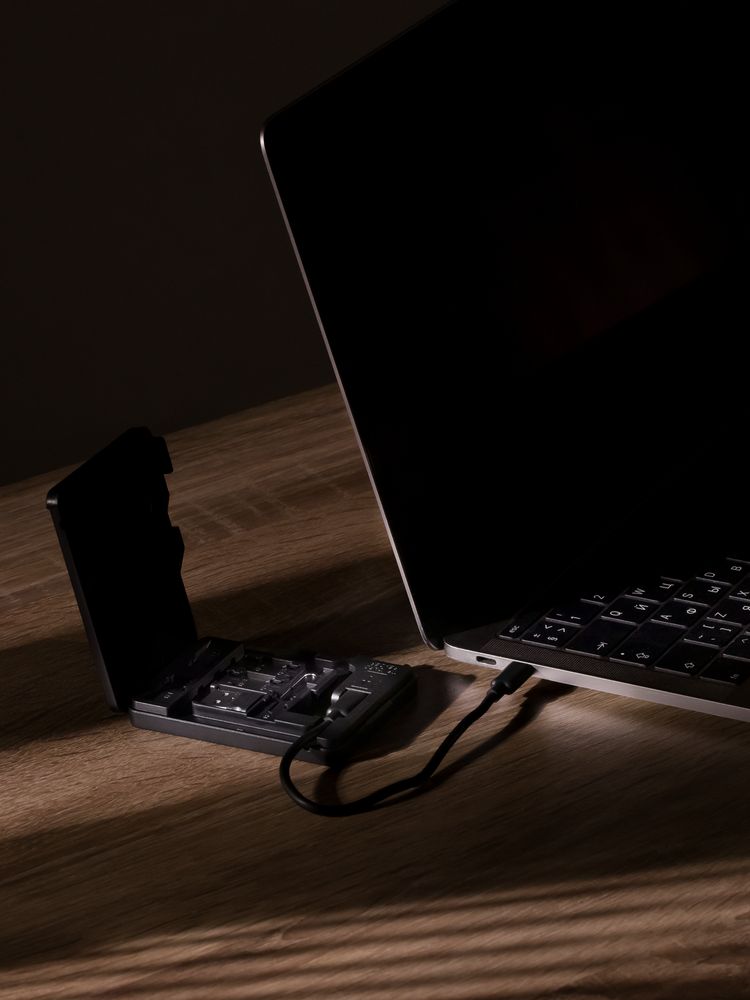 Футляр для карт памяти и SIM-карт Multitask