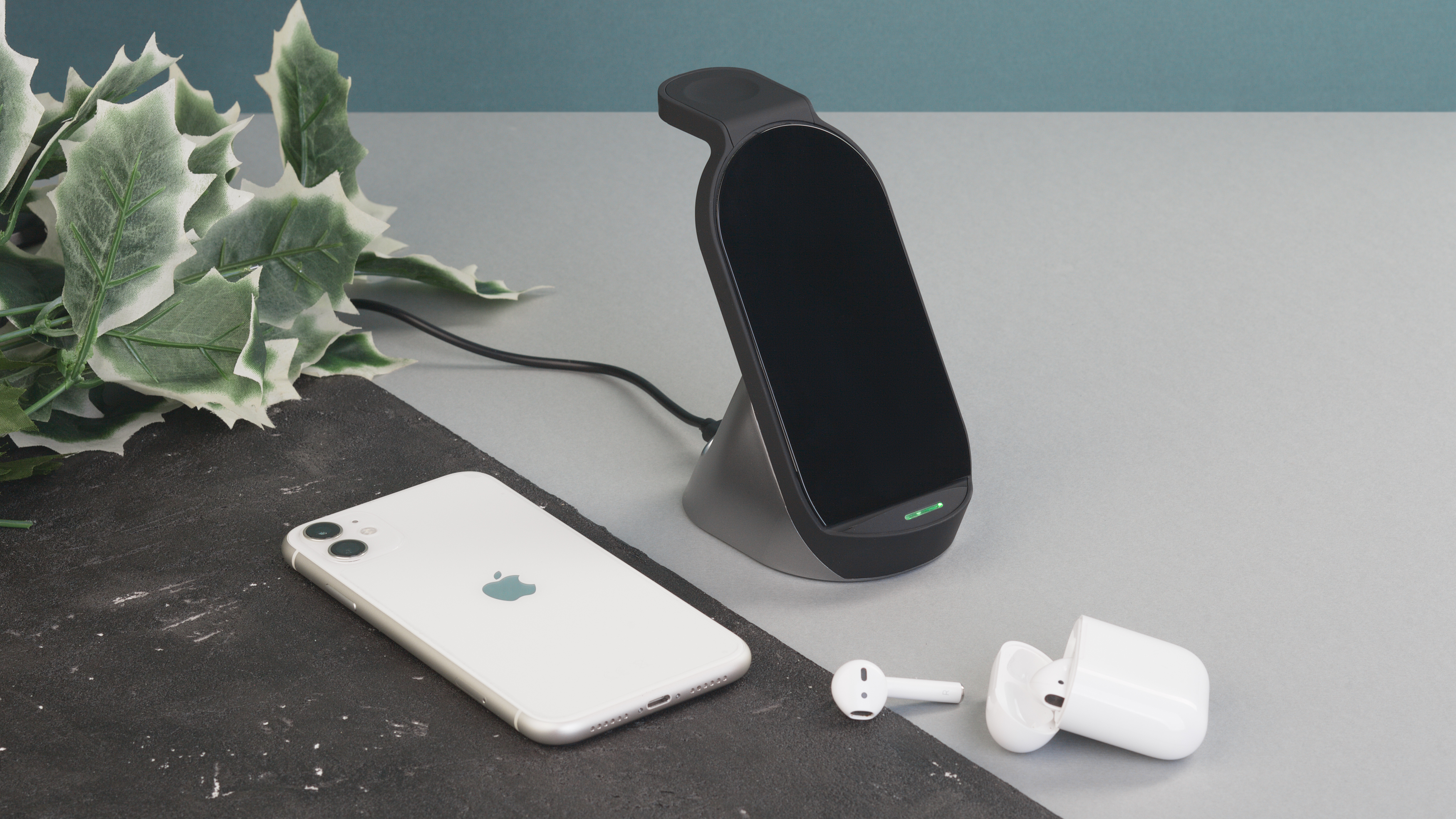 Настольная беспроводная (15W) зарядная станция "Tower" для часов, наушников, смартфона, с подсветкой логотипа и адаптером 18W, черный с серым