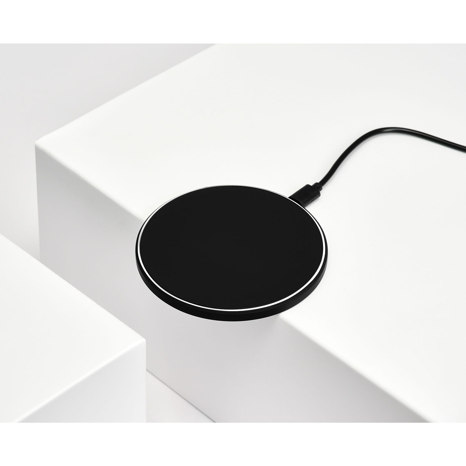 Беспроводное зарядное устройство с подсветкой 15W Аурис (Auris), фиолетовое фото на сайте Print Logo.