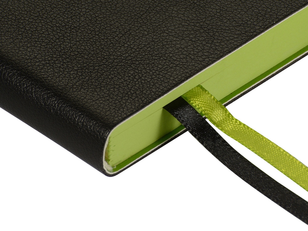 Ежедневник А5 датированный Boston 2026, черный с салатовым обрезом