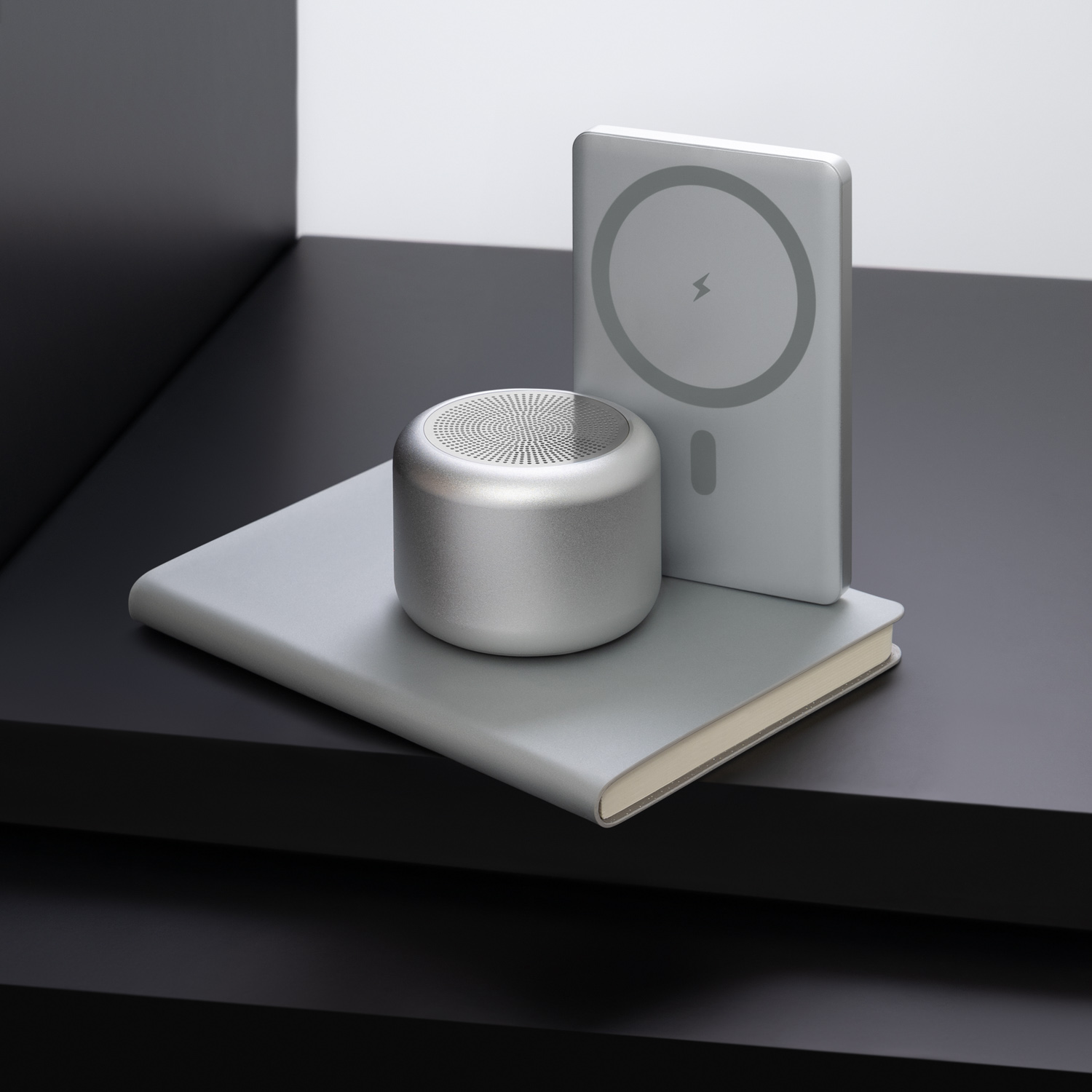 Внешний аккумулятор Атлантис (Atlantis) PD 5000mAh с функцией беспроводной зарядки 15W, серебряный