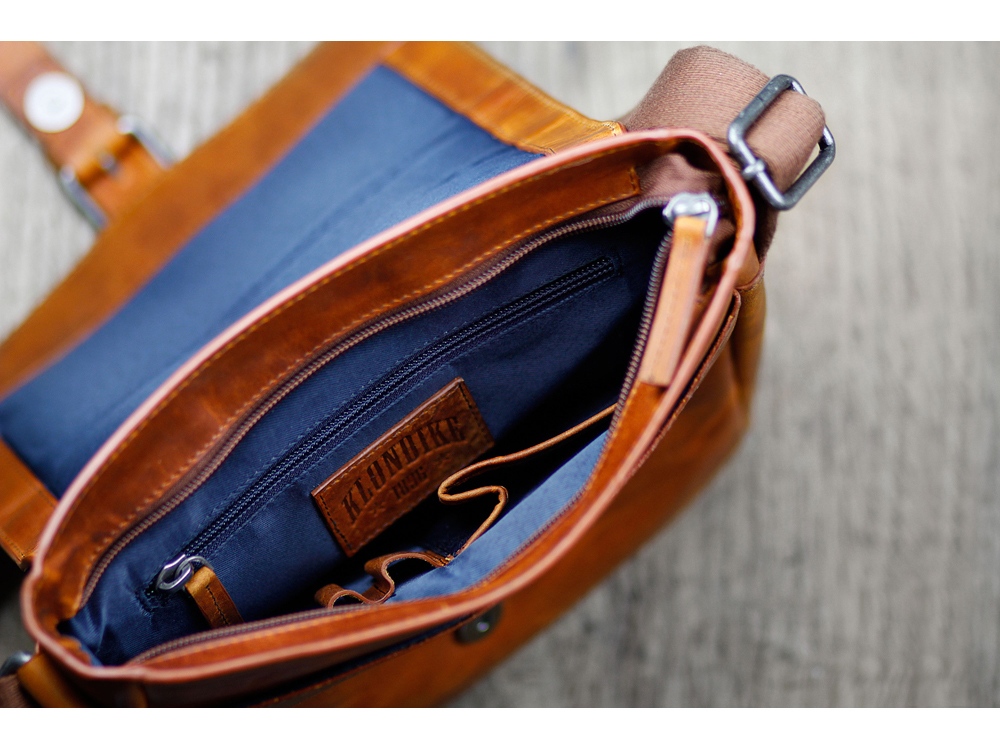 Сумка через плечо KLONDIKE DIGGER Erin, натуральная кожа цвета коньяк, 32 x 28 x 8 см