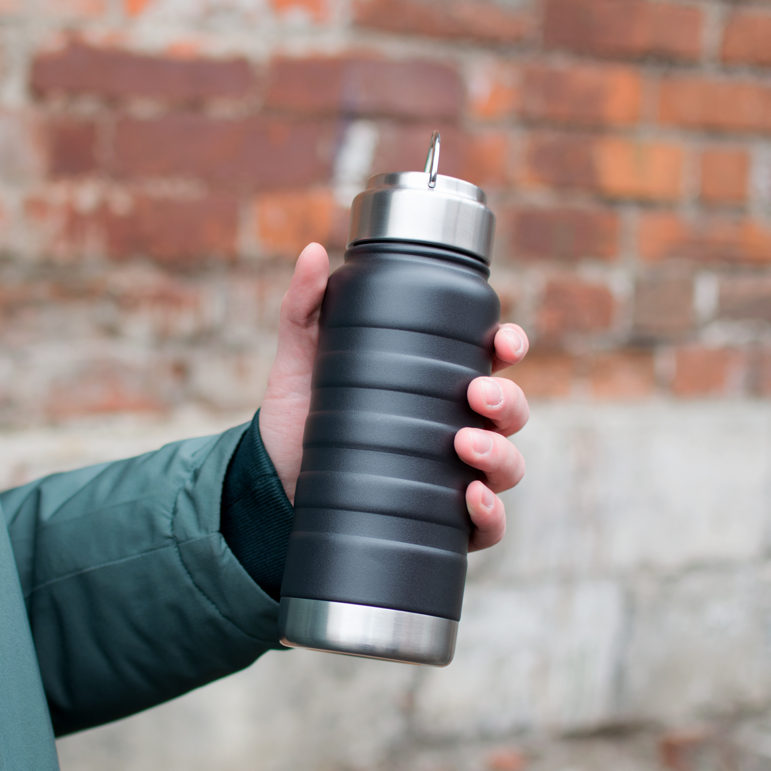 Термобутылка вакуумная герметичная Garda, белая — пример нанесения логотипа (Portobello Термокружки) | Print Logo