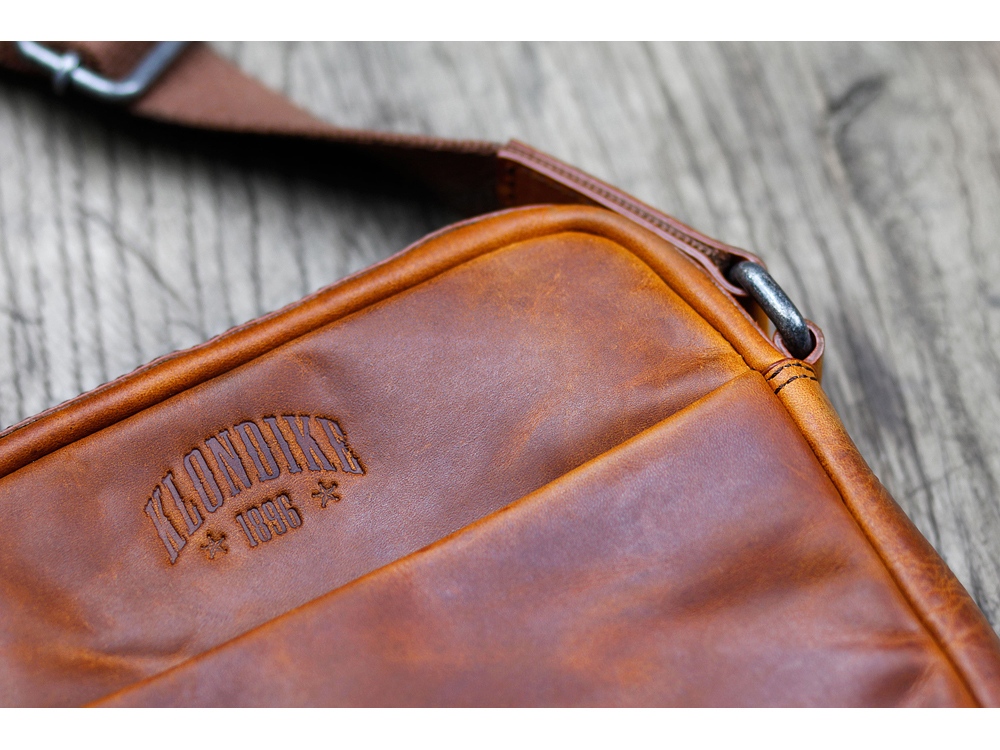 Сумка через плечо KLONDIKE DIGGER Jake, натуральная кожа цвета коньяк, 26 x 22 x 7 см