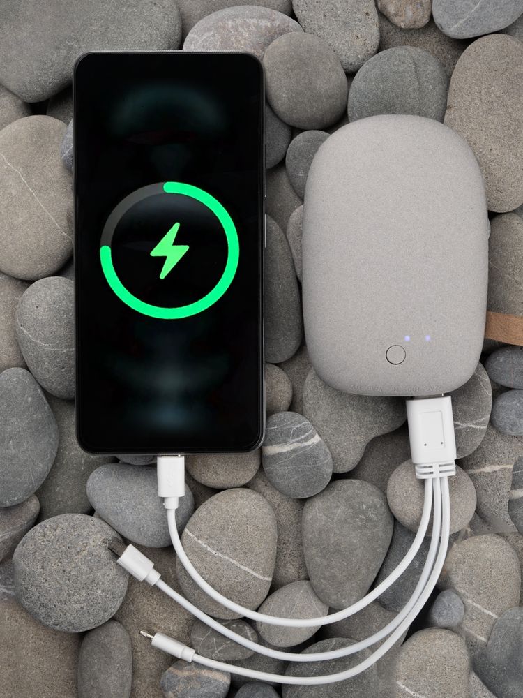 Внешний аккумулятор Pebble 7800 мАч